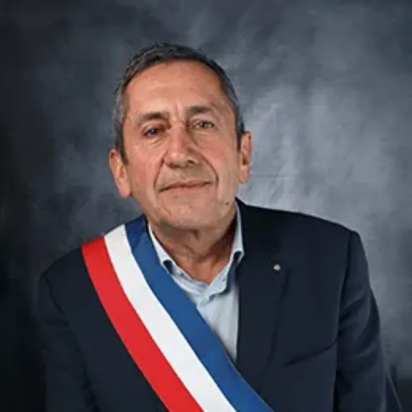 Claude Morel, écharpe au Salon des Maires